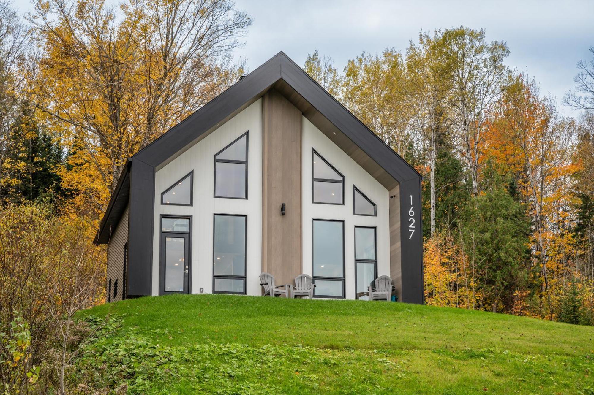 Le Jarret Noir! Chalet Neuf En Nature Spa/Vue Lac Villa Pohenegamook Exterior photo